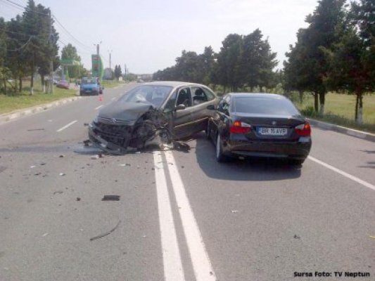 Accident cu 6 victime, provocat de o şoferiţă care se grăbea spre Vama Veche